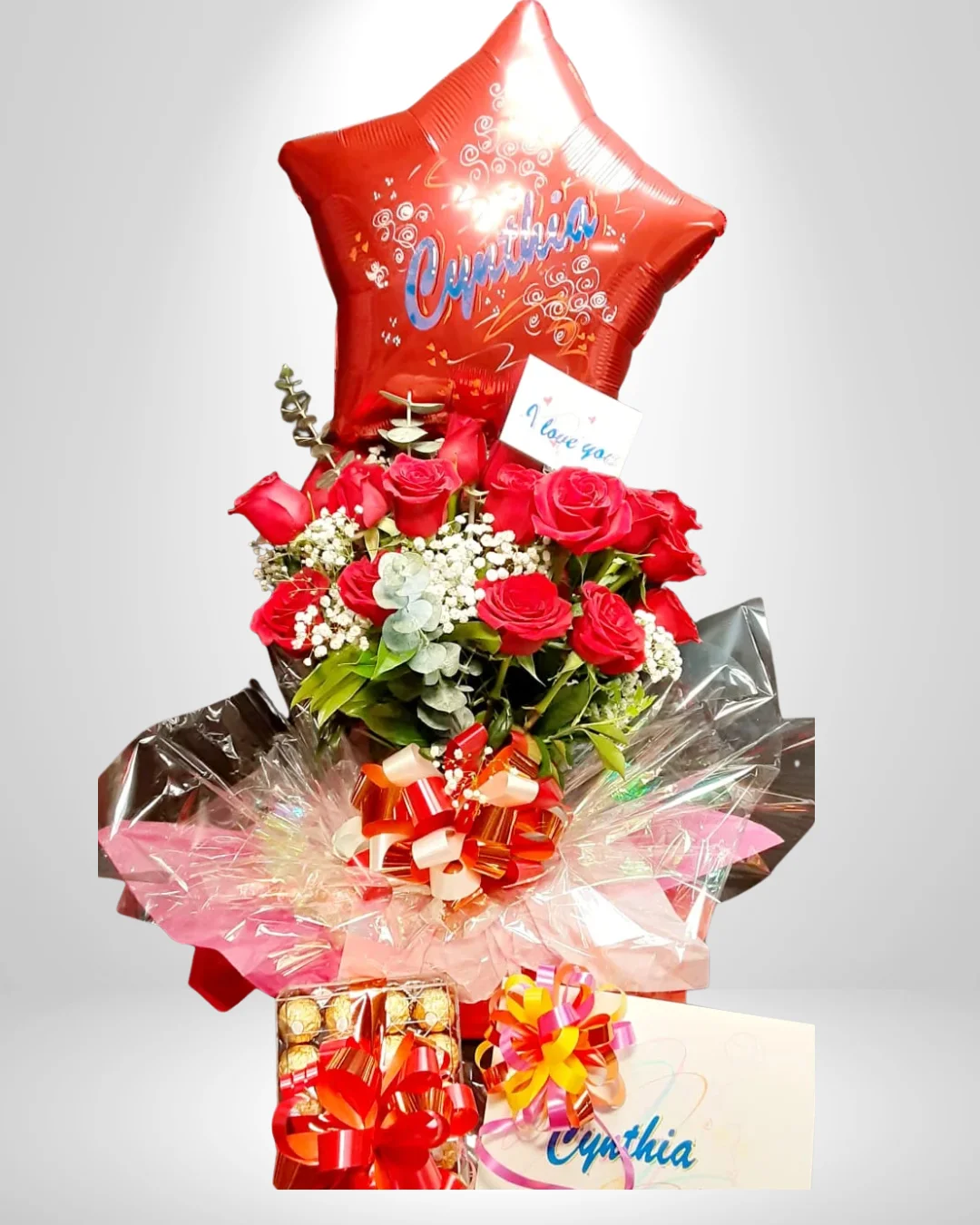 jarrón premium 24 rosas naturales con aroma de amor y globo. jarrón premium 24 rosas naturales con aroma de amor y globo.